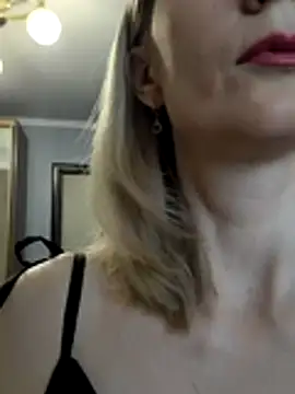 Snapshot of AvelinaLeoni chatting on 01-12-26, 06:51 AvelinaLeoni online show from 01-12-26, 06:51