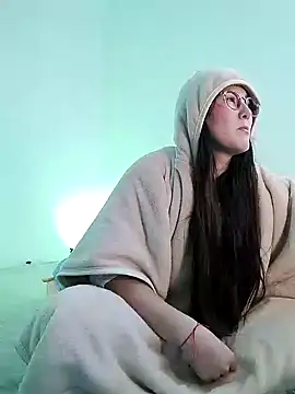 Snapshot of Elle_Lee_ chatting on 12-11-24, 05:32 Elle Lee online show from 12-11-24, 05:32