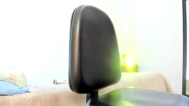 Snapshot of Elle_Lee_ chatting on 01-04-25, 05:48 Elle Lee online show from 01-04-25, 05:48
