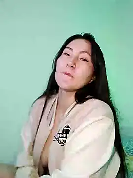 Snapshot of Elle_Lee_ chatting on 02-07-25, 04:59 Elle Lee online show from 02-07-25, 04:59