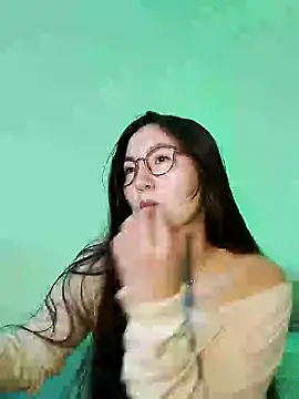 Snapshot of Elle_Lee_ chatting on 02-08-25, 12:28 Elle Lee online show from 02-08-25, 12:28