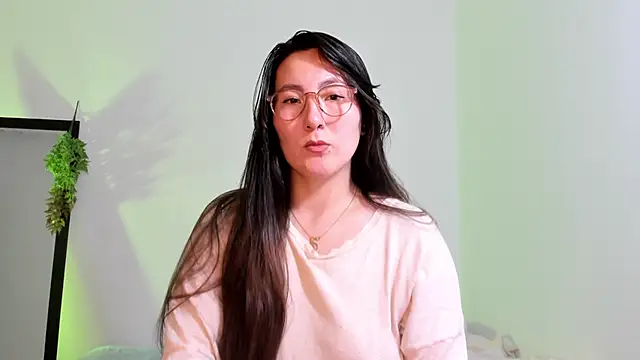 Snapshot of Elle_Lee_ chatting on 02-24-25, 04:47 Elle Lee online show from 02-24-25, 04:47