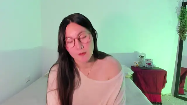 Snapshot of Elle_Lee_ chatting on 03-09-25, 03:05 Elle Lee online show from 03-09-25, 03:05