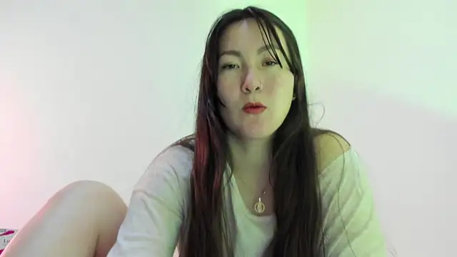 Snapshot of Elle_Lee_ chatting on 03-20-25, 08:19 Elle Lee online show from 03-20-25, 08:19