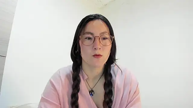 Snapshot of Elle_Lee_ chatting on 09-30-25, 03:50 Elle Lee online show from 09-30-25, 03:50