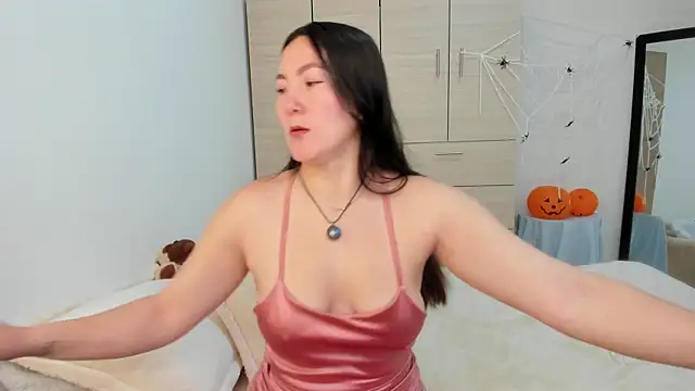Snapshot of Elle_Lee_ chatting on 10-13-25, 03:45 Elle Lee online show from 10-13-25, 03:45