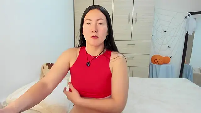 Snapshot of Elle_Lee_ chatting on 10-14-25, 03:13 Elle Lee online show from 10-14-25, 03:13