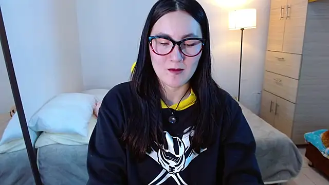 Elle Lee  online show from 03-12-26, 03:45