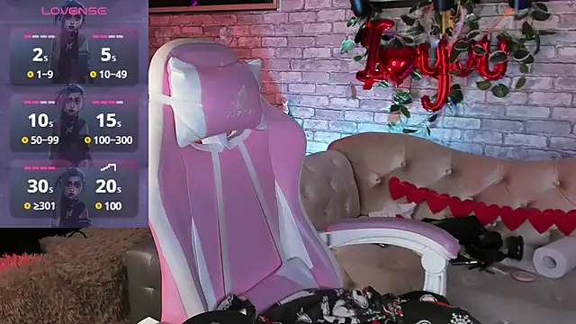 Snapshot of Alex_Howell chatting on 02-13-25, 08:45 Alex Howell online show from 02-13-25, 08:45