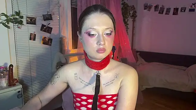 Snapshot of Jenny_darling_love chatting on 05-06-26, 06:13 Jenny darling love online show from 05-06-26, 06:13