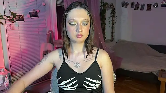 Snapshot of Jenny_darling_love chatting on 05-12-26, 08:06 Jenny darling love online show from 05-12-26, 08:06