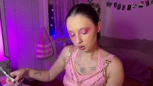 Snapshot of Jenny_darling_love chatting on 06-07-26, 08:34 Jenny darling love online show from 06-07-26, 08:34