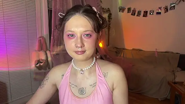 Snapshot of Jenny_darling_love chatting on 07-19-26, 07:06 Jenny darling love online show from 07-19-26, 07:06