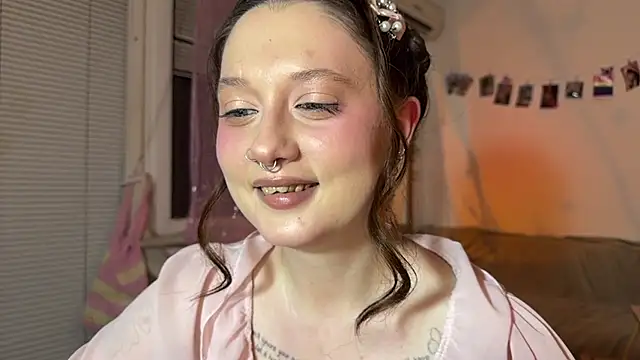 Snapshot of Jenny_darling_love chatting on 07-28-26, 07:39 Jenny darling love online show from 07-28-26, 07:39