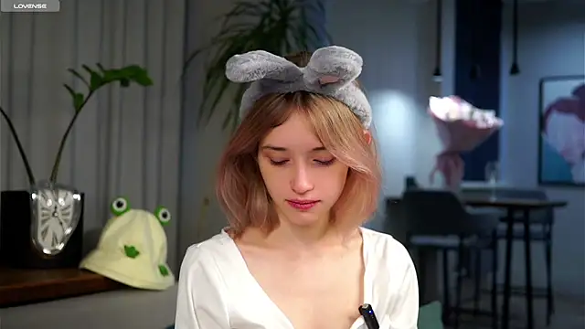 Snapshot of EdlinHargus chatting on 02-13-25, 01:50 EdlinHargus online show from 02-13-25, 01:50