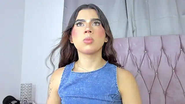 Snapshot of Ashley_piinkk_ chatting on 02-19-25, 05:16 Ashley piinkk  online show from 02-19-25, 05:16