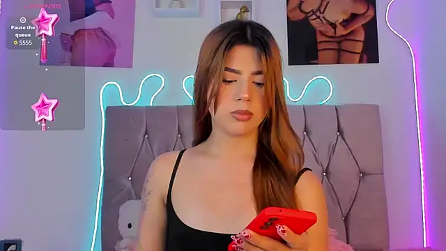 Ashley piinkk  online show from 11-04-25, 12:04