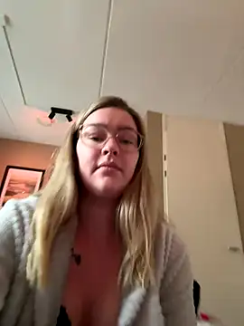 xX HotCouple Xx online show from 09-21-25, 08:49