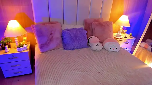 Snapshot of CaseyPiierce chatting on 11-04-25, 08:08 CaseyPiierce online show from 11-04-25, 08:08