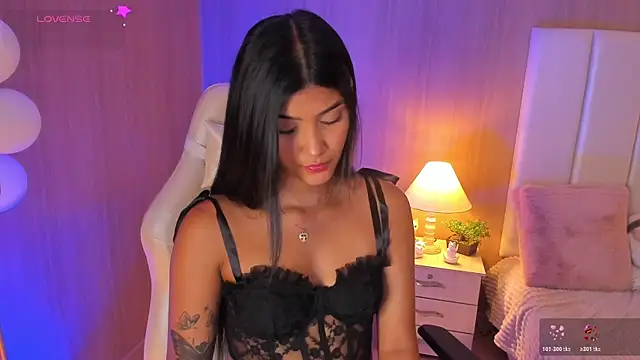 Snapshot of CaseyPiierce chatting on 11-27-25, 08:11 CaseyPiierce online show from 11-27-25, 08:11