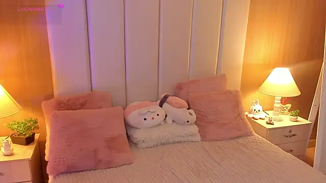 Snapshot of CaseyPiierce chatting on 11-28-25, 08:55 CaseyPiierce online show from 11-28-25, 08:55