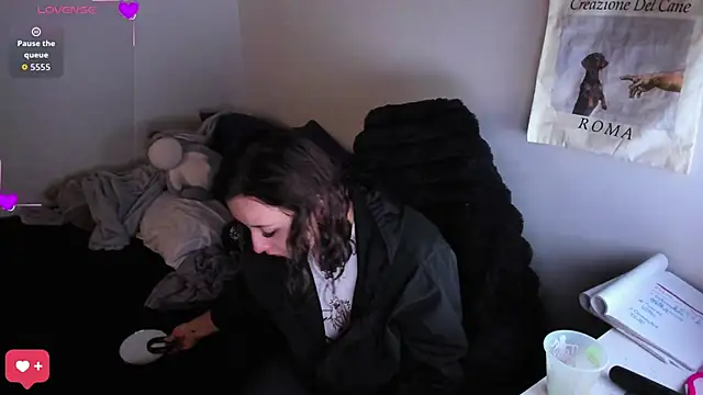 bonnie moon  online show from 06-15-26, 03:58