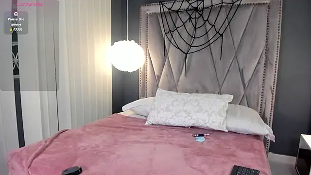 Snapshot of Kayla_stern_ chatting on 11-01-25, 07:38 Kayla stern online show from 11-01-25, 07:38