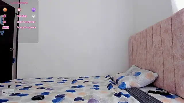 lizziemontana2 online show from 06-03-26, 07:41