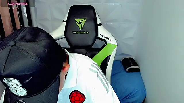 Snapshot of bby_santi chatting on 12-17-24, 12:54 bby santi online show from 12-17-24, 12:54