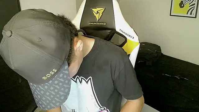 Snapshot of bby_santi chatting on 10-15-25, 02:06 bby santi online show from 10-15-25, 02:06