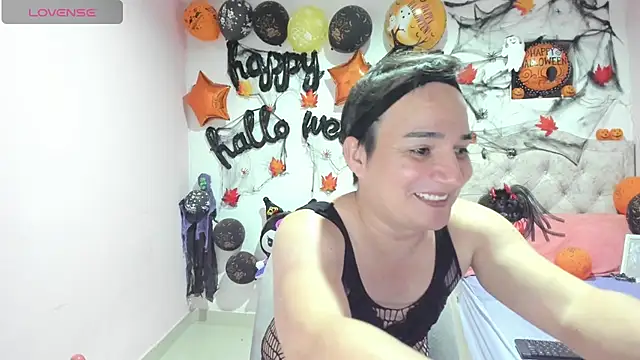 Snapshot of tania_lucia1 chatting on 10-24-25, 03:58 tania lucia1 online show from 10-24-25, 03:58