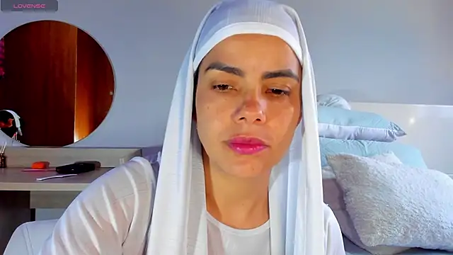 Snapshot of ClaraMariaMon chatting on 03-08-25, 04:17 ClaraMariaMon online show from 03-08-25, 04:17