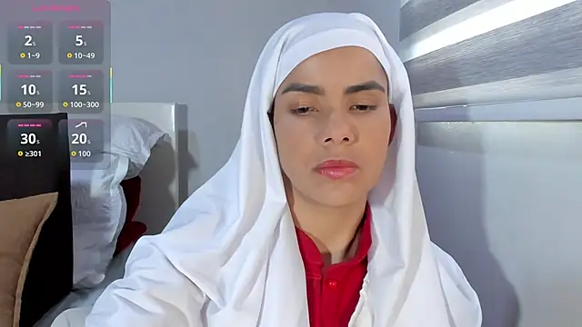 Snapshot of ClaraMariaMon chatting on 10-20-25, 05:35 ClaraMariaMon online show from 10-20-25, 05:35