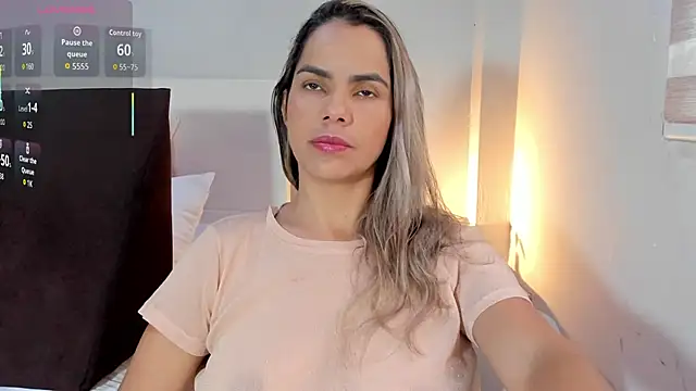 Snapshot of ClaraMariaMon chatting on 11-30-25, 02:10 ClaraMariaMon online show from 11-30-25, 02:10