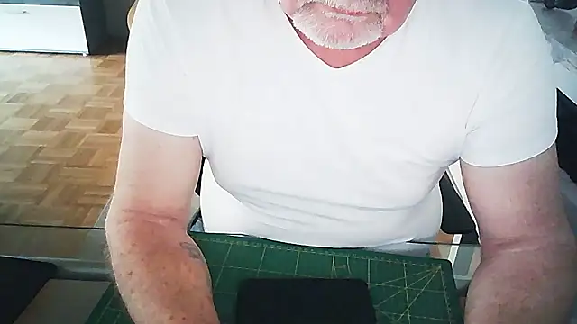 Snapshot of MrBob60 chatting on 06-19-26, 11:47 MrBob60 online show from 06-19-26, 11:47