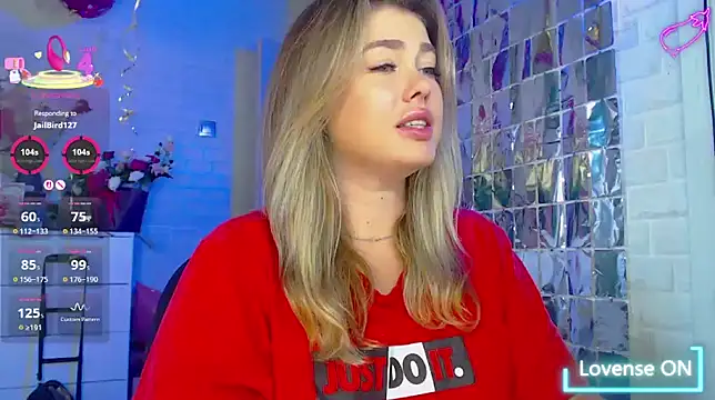 SuchCute online show from 09-19-25, 02:35