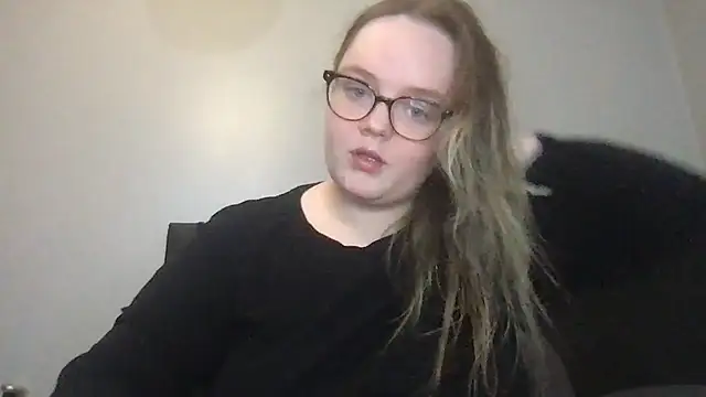 honeyyy24 online show from 10-22-25, 07:02