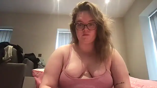 honeyyy24 online show from 04-28-26, 09:03