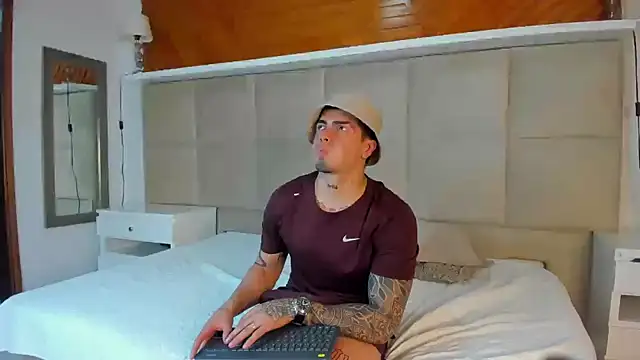 Snapshot of _mrcock chatting on 12-17-24, 10:43 mrcock online show from 12-17-24, 10:43