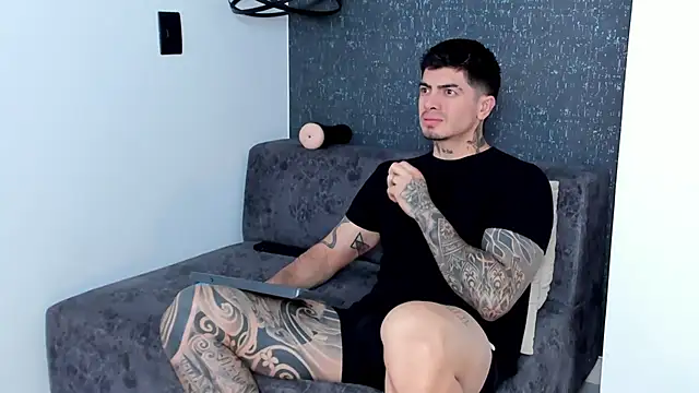 Snapshot of _mrcock chatting on 11-02-25, 07:27 mrcock online show from 11-02-25, 07:27