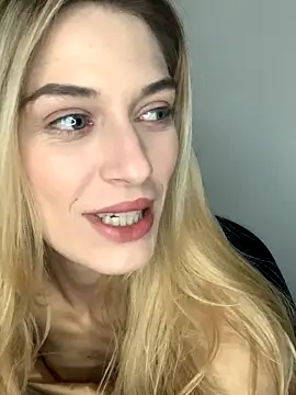 Lolitaxlola online show from 11-17-25, 09:09