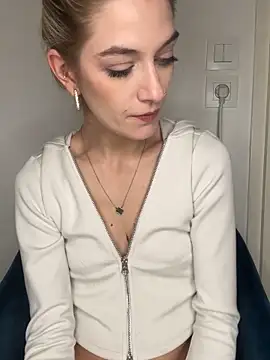 Lolitaxlola online show from 02-15-26, 07:51