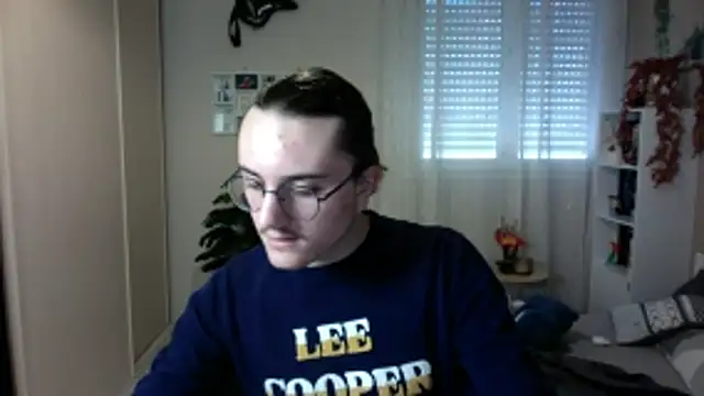 Snapshot of enzolb chatting on 11-05-25, 08:36 enzolb online show from 11-05-25, 08:36