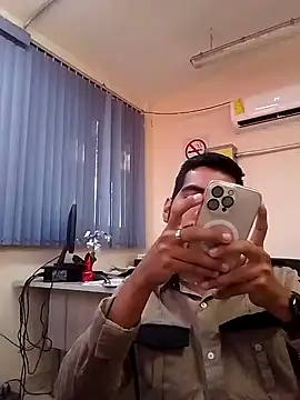 Snapshot of EnriquePersian197 chatting on 01-09-25, 04:06 EnriquePersian197 online show from 01-09-25, 04:06