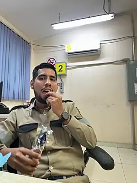 Snapshot of EnriquePersian197 chatting on 02-05-25, 01:37 EnriquePersian197 online show from 02-05-25, 01:37