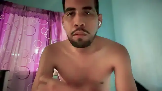 Snapshot of EnriquePersian197 chatting on 02-18-25, 04:48 EnriquePersian197 online show from 02-18-25, 04:48