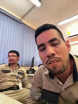 Snapshot of EnriquePersian197 chatting on 03-10-25, 10:13 EnriquePersian197 online show from 03-10-25, 10:13