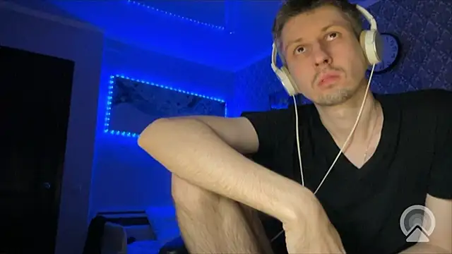 Aki-Laky online show from 12-15-25, 07:29