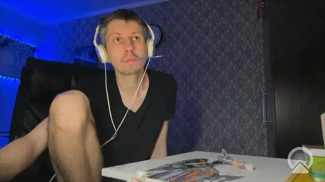 Aki-Laky online show from 12-18-25, 08:37