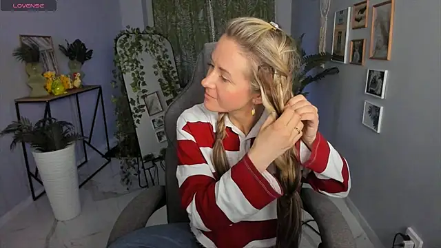 LadyIzabel online show from 04-17-26, 02:53